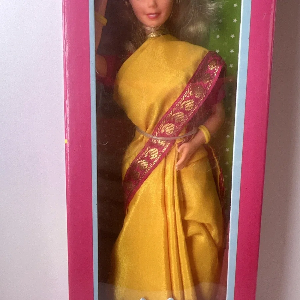 1993 Barbie in India #9910 Blonde Yellow Sari LEO Mattel NIB Vintage